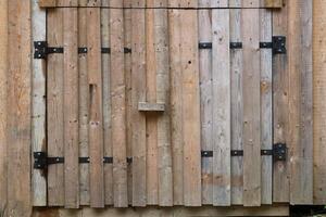 antiguo de madera puerta desde granja granero hecho con hecho a mano madera tablones foto