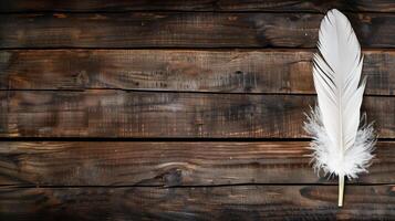 ai generado blanco pluma en un oscuro rústico de madera fondo, un minimalista concepto con espacio para texto, adecuado para temas de sencillez, escribiendo, poesía, o paz foto