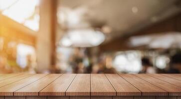 ai generado vacío de madera mesa parte superior con luces bokeh en difuminar restaurante antecedentes foto