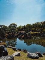 el lago en Japón durante el soleado temporada foto