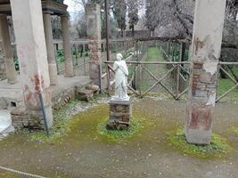 Pompeya, el antiguo romano ciudad enterrado por el erupción de montar Vesubio, soportes como un la unesco mundo patrimonio sitio, ofrecimiento un único vislumbrar dentro diario vida durante el romano imperio. foto