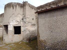 Pompeya, el antiguo romano ciudad enterrado por el erupción de montar Vesubio, soportes como un la unesco mundo patrimonio sitio, ofrecimiento un único vislumbrar dentro diario vida durante el romano imperio. foto