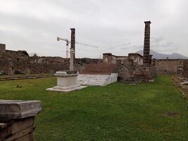 Pompeya, el antiguo romano ciudad enterrado por el erupción de montar Vesubio, soportes como un la unesco mundo patrimonio sitio, ofrecimiento un único vislumbrar dentro diario vida durante el romano imperio. foto