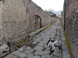 Pompeya, el antiguo romano ciudad enterrado por el erupción de montar Vesubio, soportes como un la unesco mundo patrimonio sitio, ofrecimiento un único vislumbrar dentro diario vida durante el romano imperio. foto