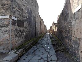 Pompeya, el antiguo romano ciudad enterrado por el erupción de montar Vesubio, soportes como un la unesco mundo patrimonio sitio, ofrecimiento un único vislumbrar dentro diario vida durante el romano imperio. foto