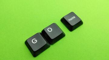 teclado llaves con el palabra Vamos hogar en un verde antecedentes foto