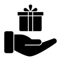 envuelto paquete en mano, editable diseño icono de oferta regalo vector