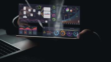 negocio desarrollo y tecnología datos analista para reporte márketing estrategia planificación. grafico análisis y información en un futurista virtual interfaz pantalla. foto