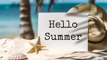 ai generado Hola verano mensaje en blanco papel con estrella de mar, playa y palma árbol foto