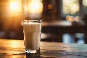 ai generado vaso de Leche en de madera mesa en café comercio, Clásico color tono foto