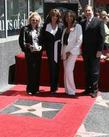 villancico conners Kate linder florencia la rue y Fred viajarena Kate linder recibe un estrella en el hollywood caminar de fama los angeles California abril 10 2008 foto