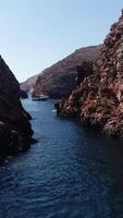 vertikal video av berlengas ö i portugal antenn se