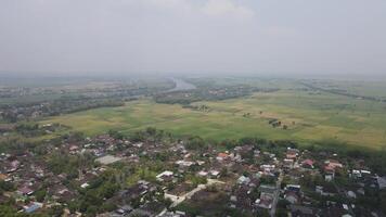 aéreo ver de lamongano subdistrito, este Java provincia, Indonesia. video