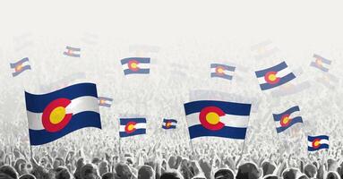 resumen multitud con bandera de Colorado. pueblos protesta, revolución, Huelga y demostración con bandera de Colorado. vector