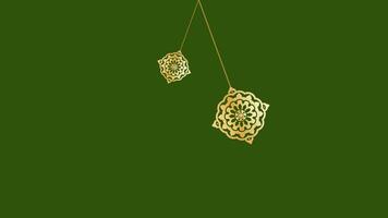 ramadan prydnad hängande och gunga rätt och vänster grön skärm animation. ramadan kareem gyllene prydnad lykta islamic dekorativ design element. lämplig för ramadan, eid mubarak, islamic ny år video