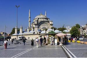 nuruosmaniye mezquita cerca el grandioso bazar, Estanbul, Turquía foto