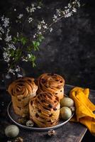 Pascua de Resurrección pastel cruffin con Pasas y arándano foto