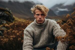 ai generado de los hombres moda, retrato de un hermoso caucásico chico modelo en un calentar de punto gris suéter posando en naturaleza y mirando a cámara foto