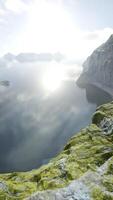 aéreo verão céu panorama Visão do Noruega montanhas video