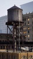 Détail du réservoir du château d'eau de new york video