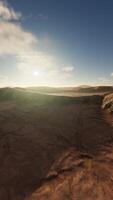 la vue sur les formations rocheuses du désert de wadi rum video
