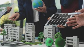 esg ambientale sociale governo Schermo su il computer portatile su eco-friendly azienda incontro con attività commerciale persone implementazione ambientale protezione per pulito e sostenibile futuro ecologia. trailblazing video