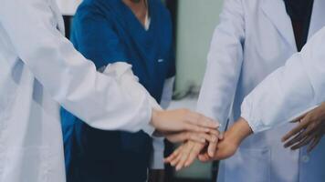 A handshake between an MR and a doctor who comes to the hospital on a sales call and shakes hands to seal the deal. Faceless scene. video