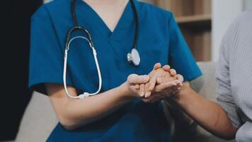 A handshake between an MR and a doctor who comes to the hospital on a sales call and shakes hands to seal the deal. Faceless scene. video