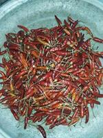Dry pepper works great in arthritis or gout pain by relieving the pain of arthritis. ... Increases Sexual Stimulation The capsaicin in chili peppers increases sexual arousal. ... Good for eyes Dry photo