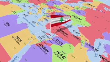 Liban drapeau agitant dans vent, monde carte tournant autour drapeau, sans couture boucle, 3d le rendu video