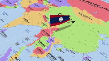 Laos Flagge winken im Wind, Welt Karte rotierend um Flagge, nahtlos Schleife, 3d Rendern video