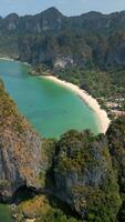 antenne visie van railay strand, krabi Thailand video