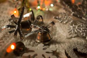 el lentes de champán y Navidad decoración. foto