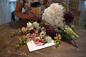 Girl with coffee and flowers in cafe. photo