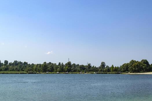 hermosa azul lago. verano paisaje. el belleza de naturaleza. foto