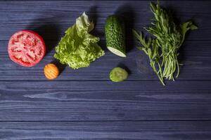 ingredientes para Cocinando en el mesa. foto