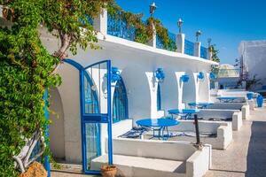 tunecino restaurante de cerca. sidi bou dijo - pueblo en del Norte Túnez conocido para sus azul y blanco arquitectura foto