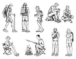campistas bocetos recopilación. garabatear conjunto de varios personas durante senderismo, cámping. mano dibujado vector ilustraciones en grabado estilo.