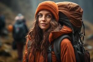 ai generado hembra caminante con un mochila foto