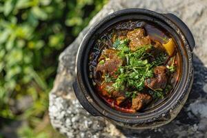 ai generado nihari Dios mío o indio carne de vaca estofado en negro cuenco foto