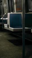 dentro do carro vazio do metrô de nova york video