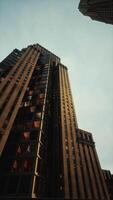vertical vídeo de moderno ciudad arquitectura video