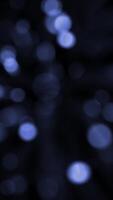 verticale vidéo - abstrait bokeh Contexte animation avec vite vacillant défocalisé bleu bokeh lumière sphères. cette élégant élégant mouvement Contexte est plein HD et une sans couture boucle. video