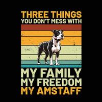 Tres cosas usted no lo hagas lío con mi familia mi libertad mi Staffordshire toro terrier retro camiseta diseño vector