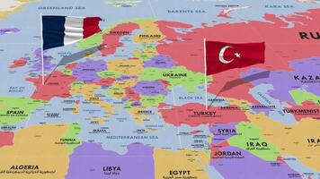 Turquía y Francia bandera ondulación con el mundo mapa, sin costura lazo en viento, 3d representación video