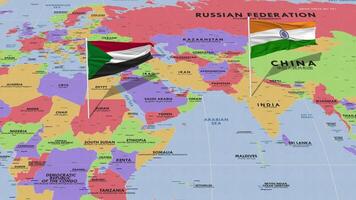 Sudán y India bandera ondulación con el mundo mapa, sin costura lazo en viento, 3d representación video