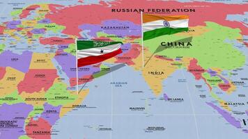 Somalilandia y India bandera ondulación con el mundo mapa, sin costura lazo en viento, 3d representación video