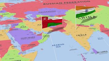 Oman e India bandiera agitando con il mondo carta geografica, senza soluzione di continuità ciclo continuo nel vento, 3d interpretazione video