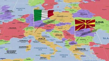 norte macedonia y Italia bandera ondulación con el mundo mapa, sin costura lazo en viento, 3d representación video