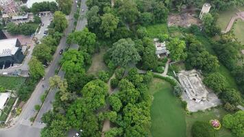 lindo residencial áreas dentro Lahore com zangão em novembro 18, 2023 video